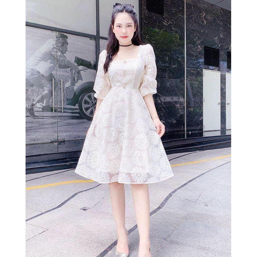 Đầm nữ ren trắng cổ vuông hoa cúc siêu xinh Doris Dress có lót toàn thân