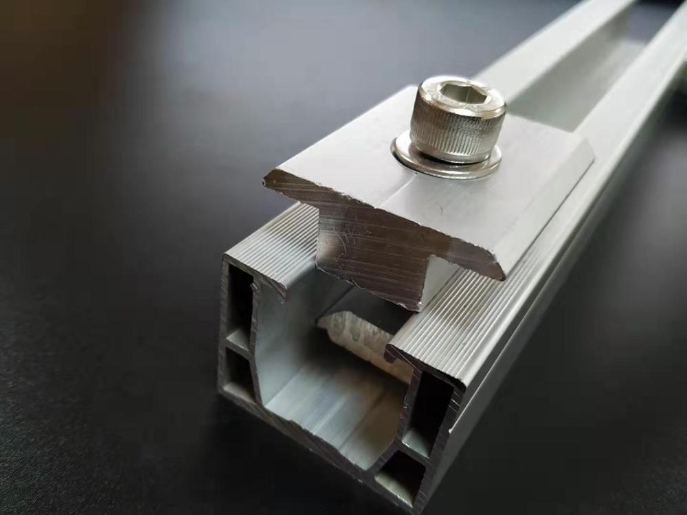 Kẹp giữa cố định 2 tấm pin năng lượng mặt trời GIVASOLAR