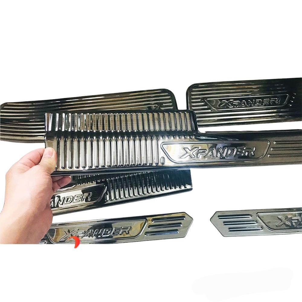 Ốp bậc cửa, nẹp bước chân trong, ngoài cho xe Mitsubishi Xpander 2019-2021, gồm cả bản Cross chất liệu titan cao cấp