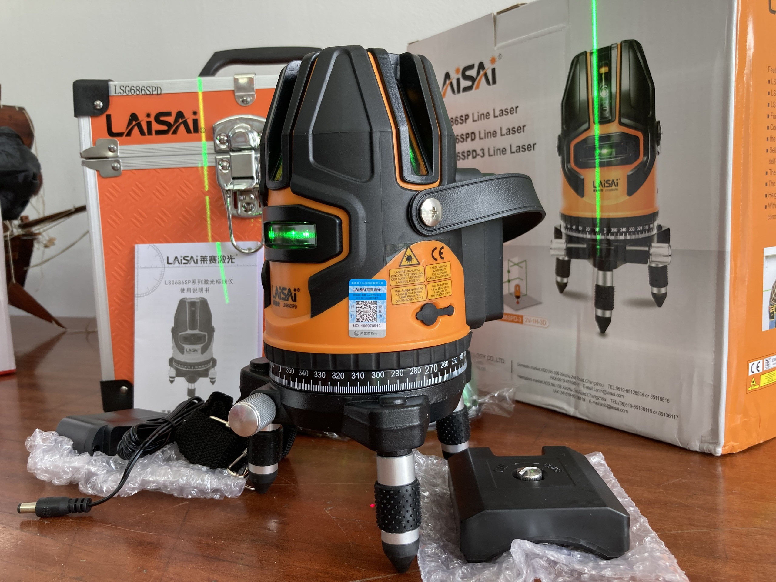 Máy cân bằng Laser Laisai LSG 686 SPD 05 tia xanh tặng chân máy