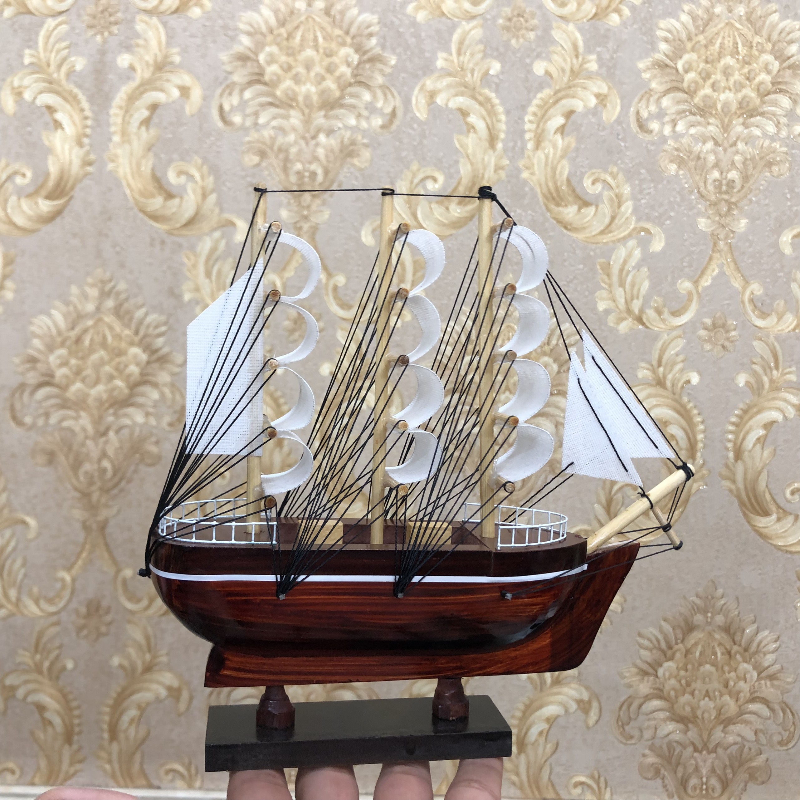 [Đã lắp ráp sẵn] Tàu thuyền gỗ mô hình trang trí bàn làm việc kệ sách phòng làm việc - Dài 20cm - Buồm Trắng