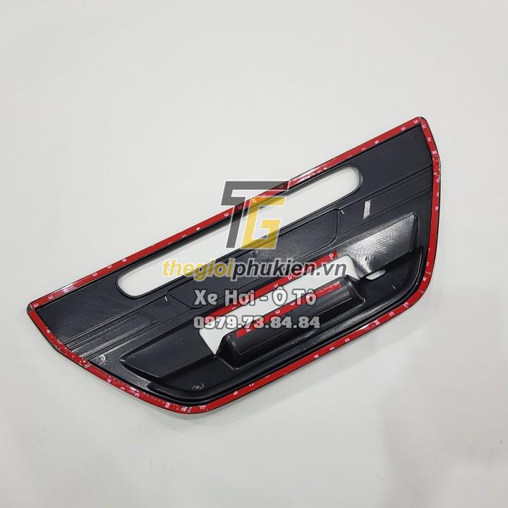 Ốp trang trí tay mở cốp sau Toyota Hilux Revo