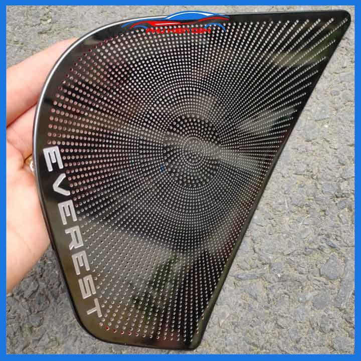 Bộ ốp màng loa vân Titan cho xe Everest 2016-2017-2018-2019-2020-2021-2022 chống xước trang trí nội thất ô tô