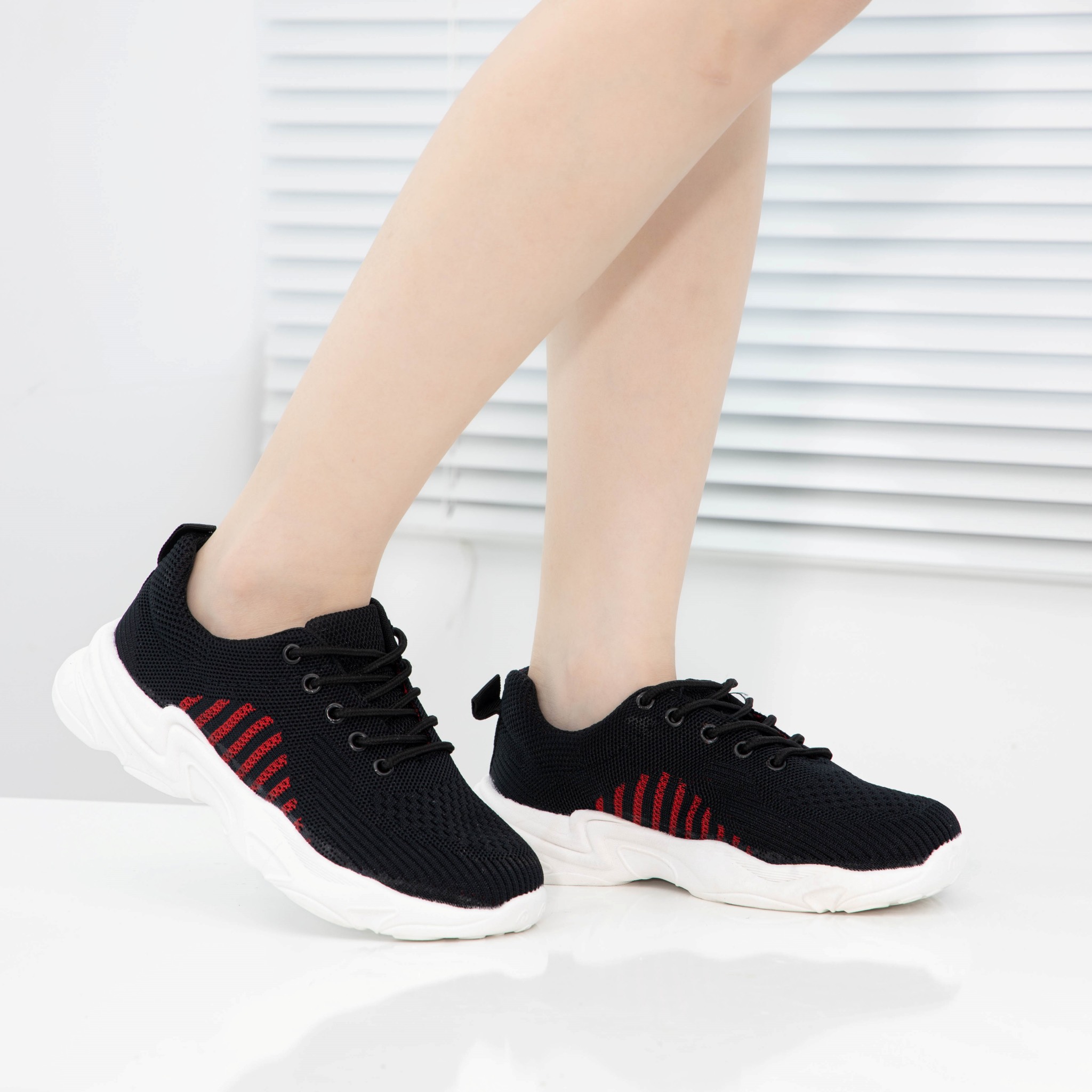 Giày Thể Thao Nữ MWC Đế Bằng Sneaker Vải Thoáng Khí Siêu Êm NUTT- 0651