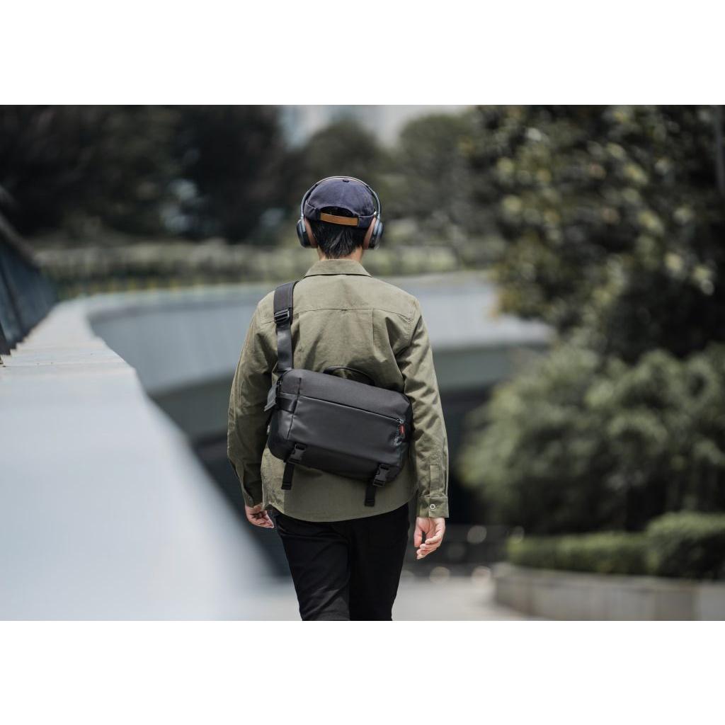 Túi đeo vai Tomtoc Urban Codura Sling Bag Travel and Work 13.3/14.2inch - Hàng chính hãng