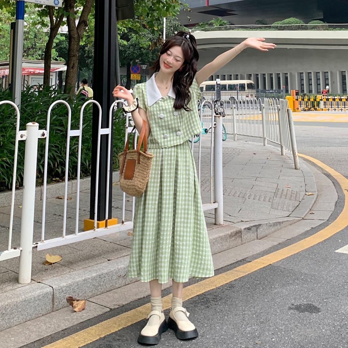 TOBE1SHOP Trang phục mùa hè kiểu Pháp, ca rô mềm mại, áo sơ mi hai hàng khuy, váy che thịt, váy nửa người gầy.