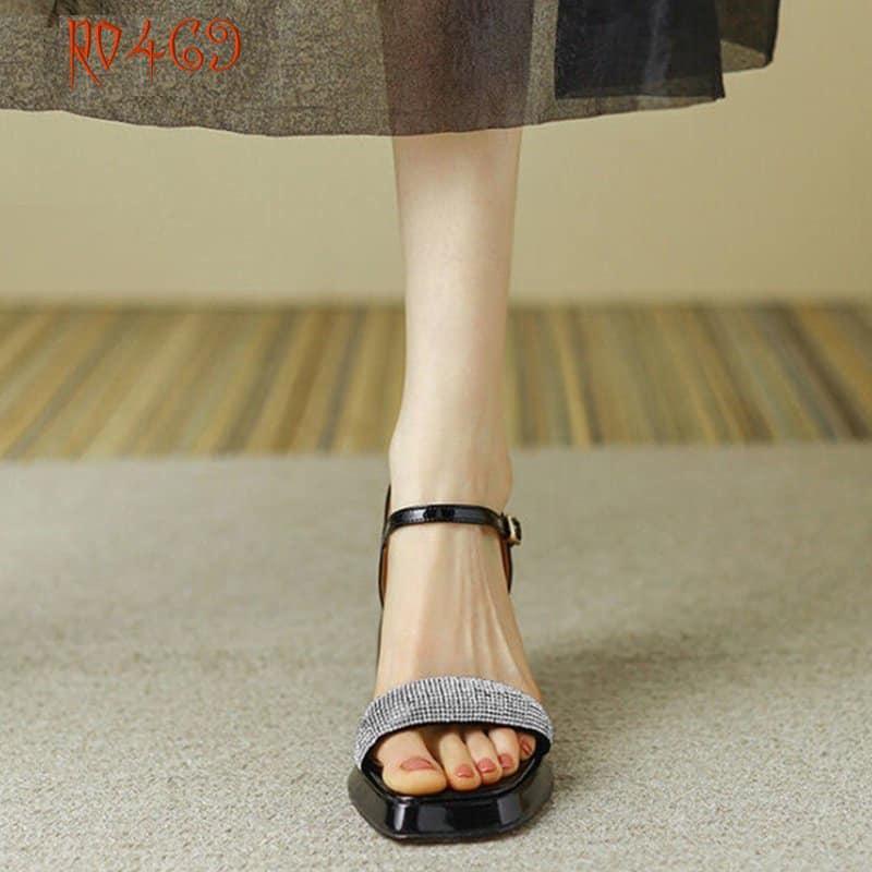 Giày sandal nữ cao gót 8 phân hàng hiệu rosata hai màu đen trắng ro469