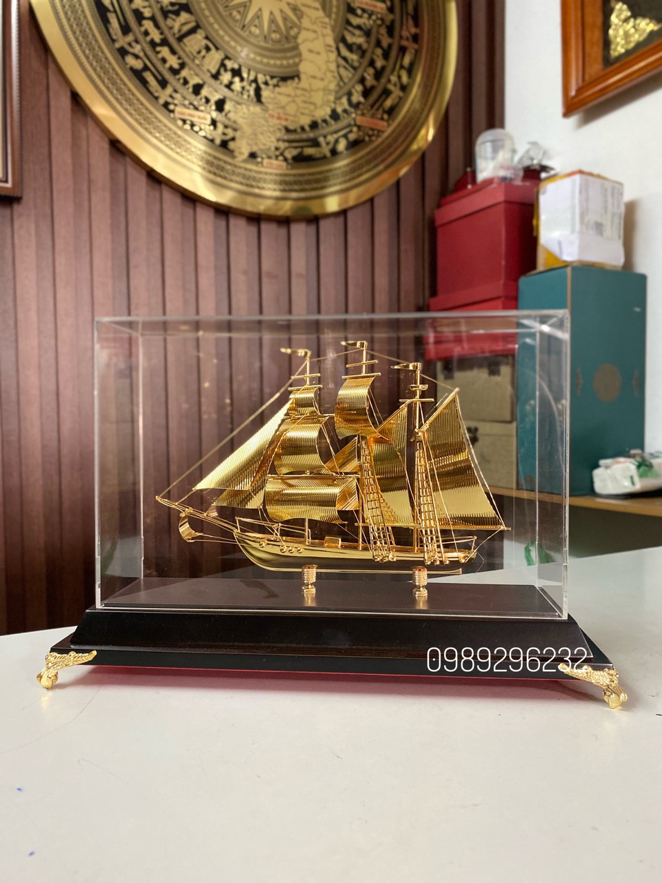 Mô hình thuyền buồm mạ vàng 24k quà tặng
