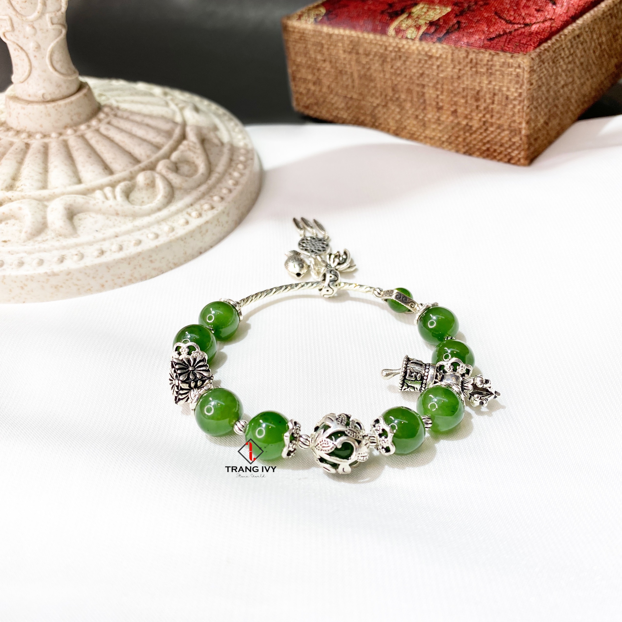 Vòng tay Ngọc bích mix Charm bạc Thái