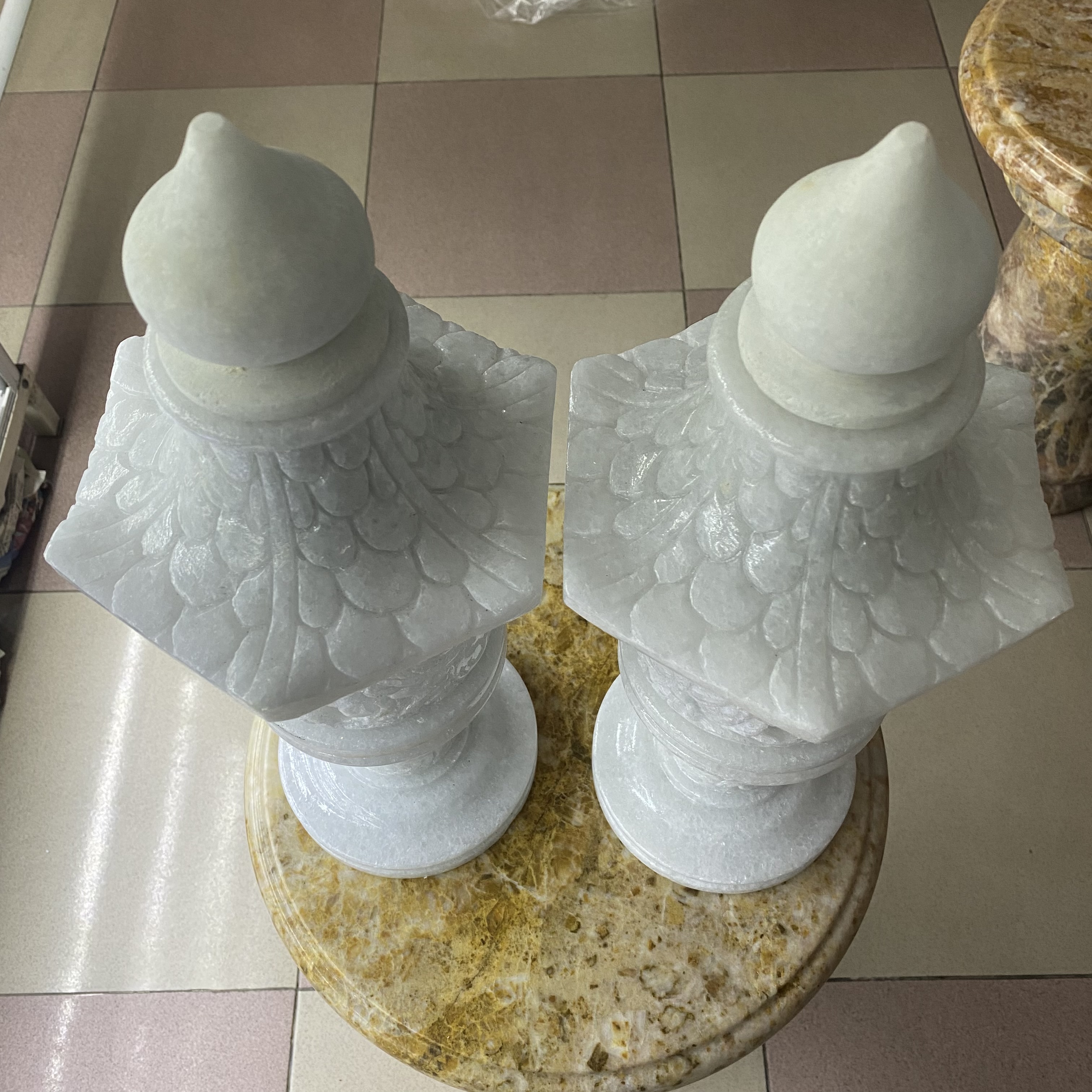 Cặp Đèn Trang Trí, Đèn Thờ, Đèn Mái Chùa Đá Cẩm Thạch Trắng - cao 42cm