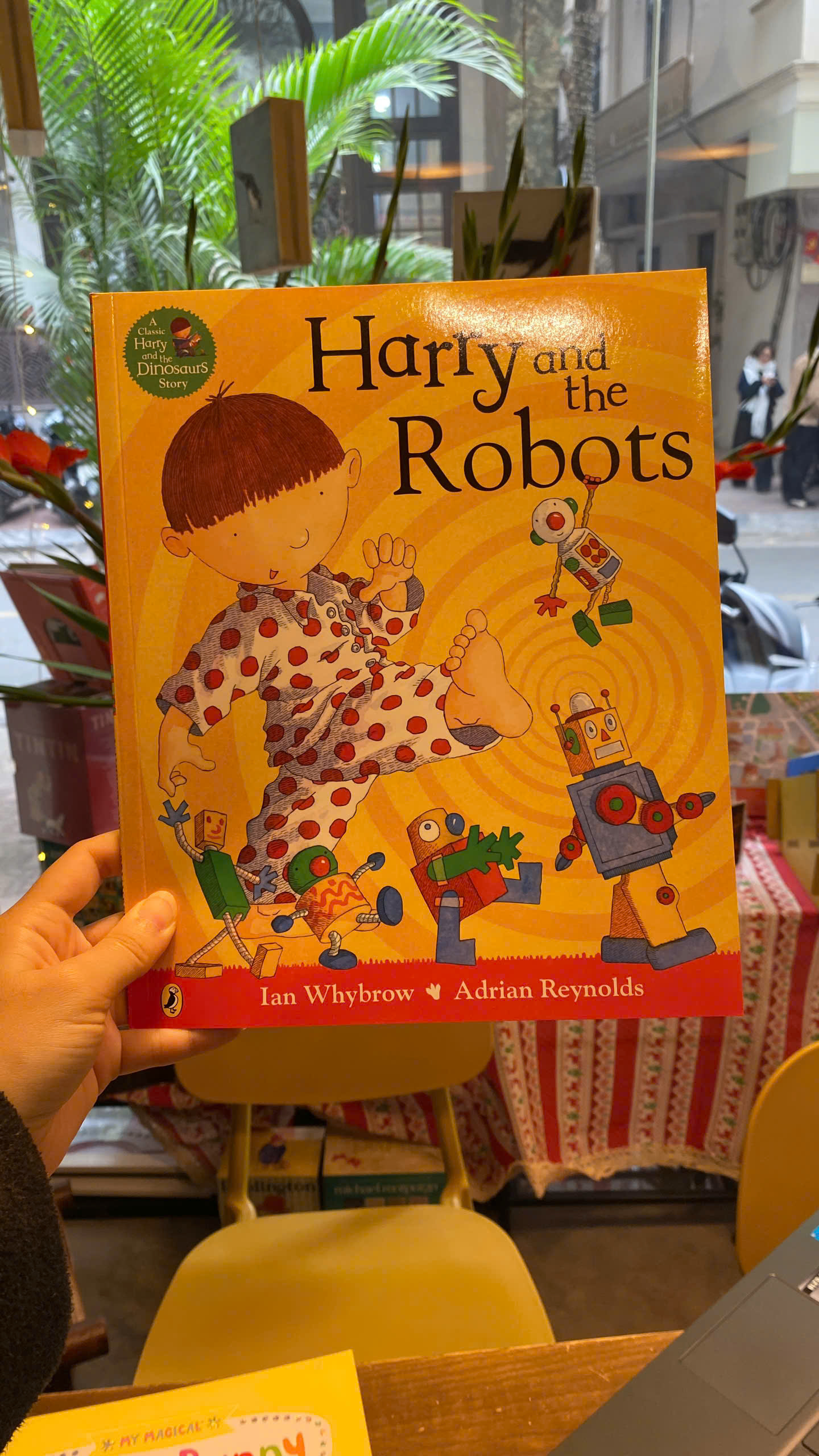 Sách - Harry and the Robots by Adrian Reynolds | Children's English Picture Book
