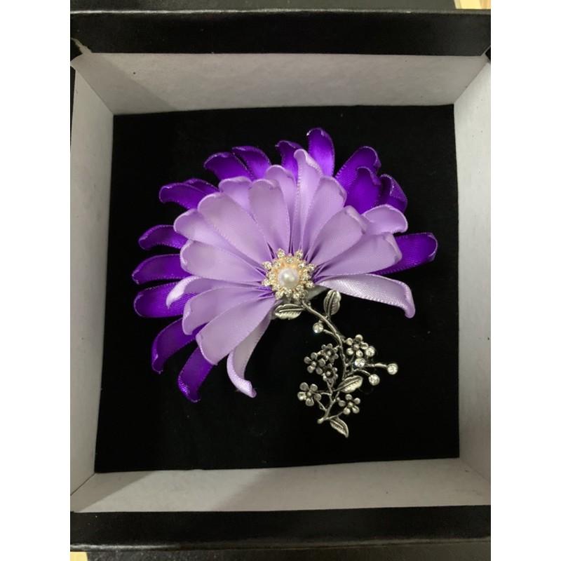 Hoa cài váy handmade kèm hộp