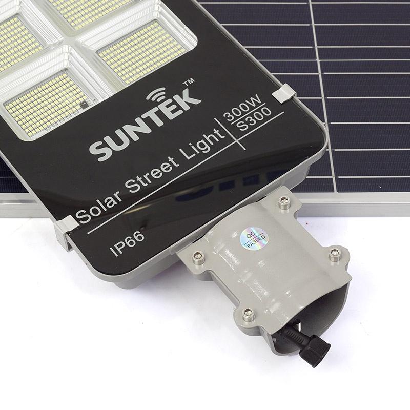 Đèn Đường Năng Lượng Mặt Trời SUNTEK LED Solar Street Light S300 300W - Chiếu sáng liên tục 16 giờ | Tuổi thọ 6-7 năm | Chống Nước/Bụi/Sét | Tự động Bật/Tắt | Điều khiển Từ xa - Hàng Chính Hãng - Bảo hành 24 tháng