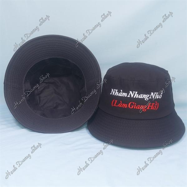 Nón tai bèo mũ bucket vành nhỏ thêu chữ Nhàm Nhang Nhồ (Làm Giang Hồ) - Đen