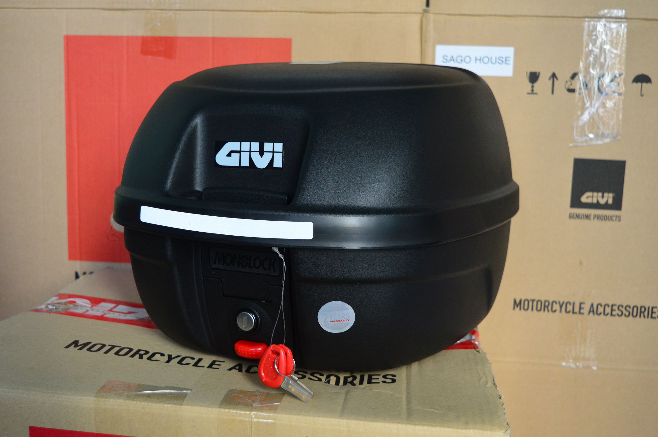 Thùng Givi E26N kèm đế, ốc gắn, thùng Givi 26 lit gắn sau xe máy