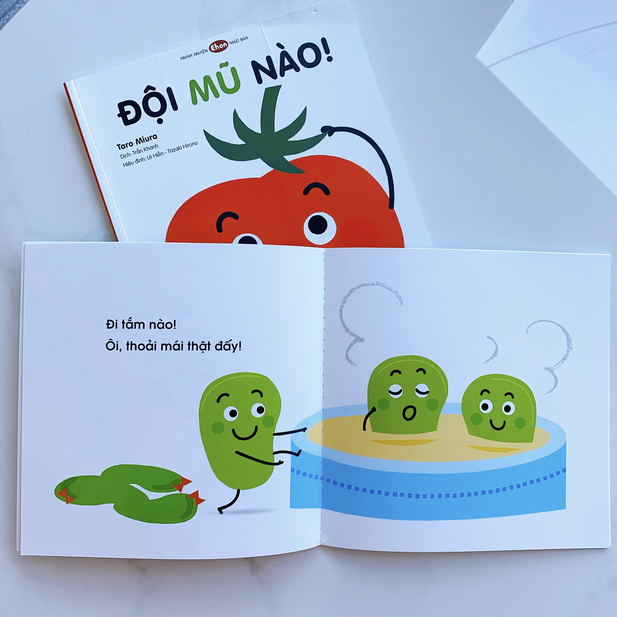 Ehon - Làm quen với sách cho bé 0-2 tuổi - Combo "Cùng làm nào" Bao gồm "Đi tắm nào" và "Đội mũ nào"