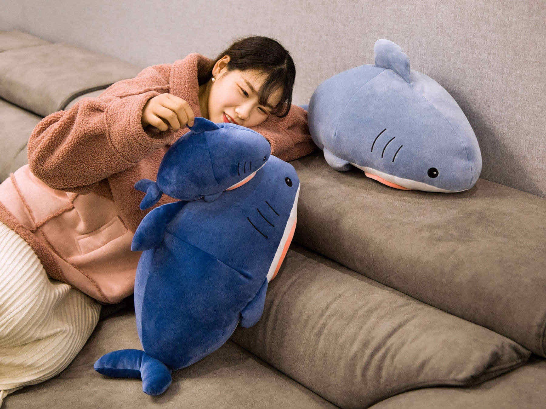 Gấu bông cá mập mặt mèo – Size từ 45 đến 110 cm  – Quà tặng thú nhồi bông baby shark siêu dễ thương – Gối ôm cho bé ngủ ngon