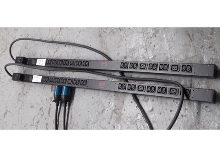 Thanh nguồn Rack PDU Basic, Zero U, 32A, 230V, (20)C13 &amp; (4)C19 APC AP7553 - Hàng Chính Hãng