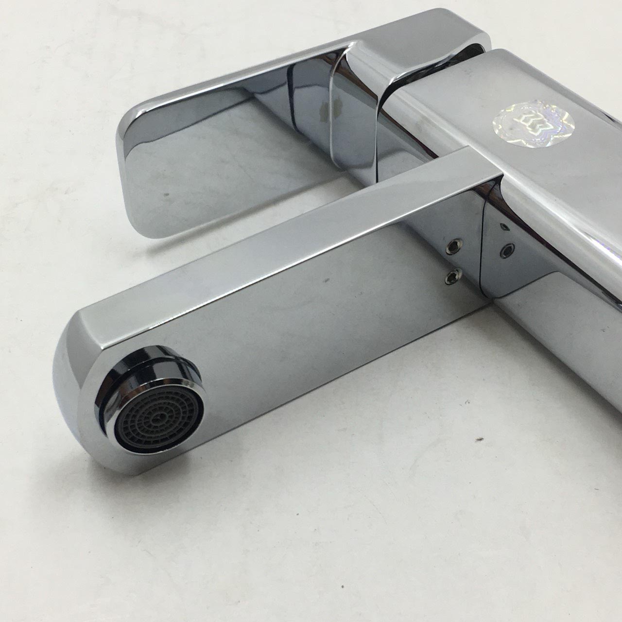 Vòi Lavabo Vuông Nóng Lạnh Đồng Thau Cao Cấp Mạ Chrome Sáng Bóng Mã L831 + Dây cấp + Xifon + Chân đồng