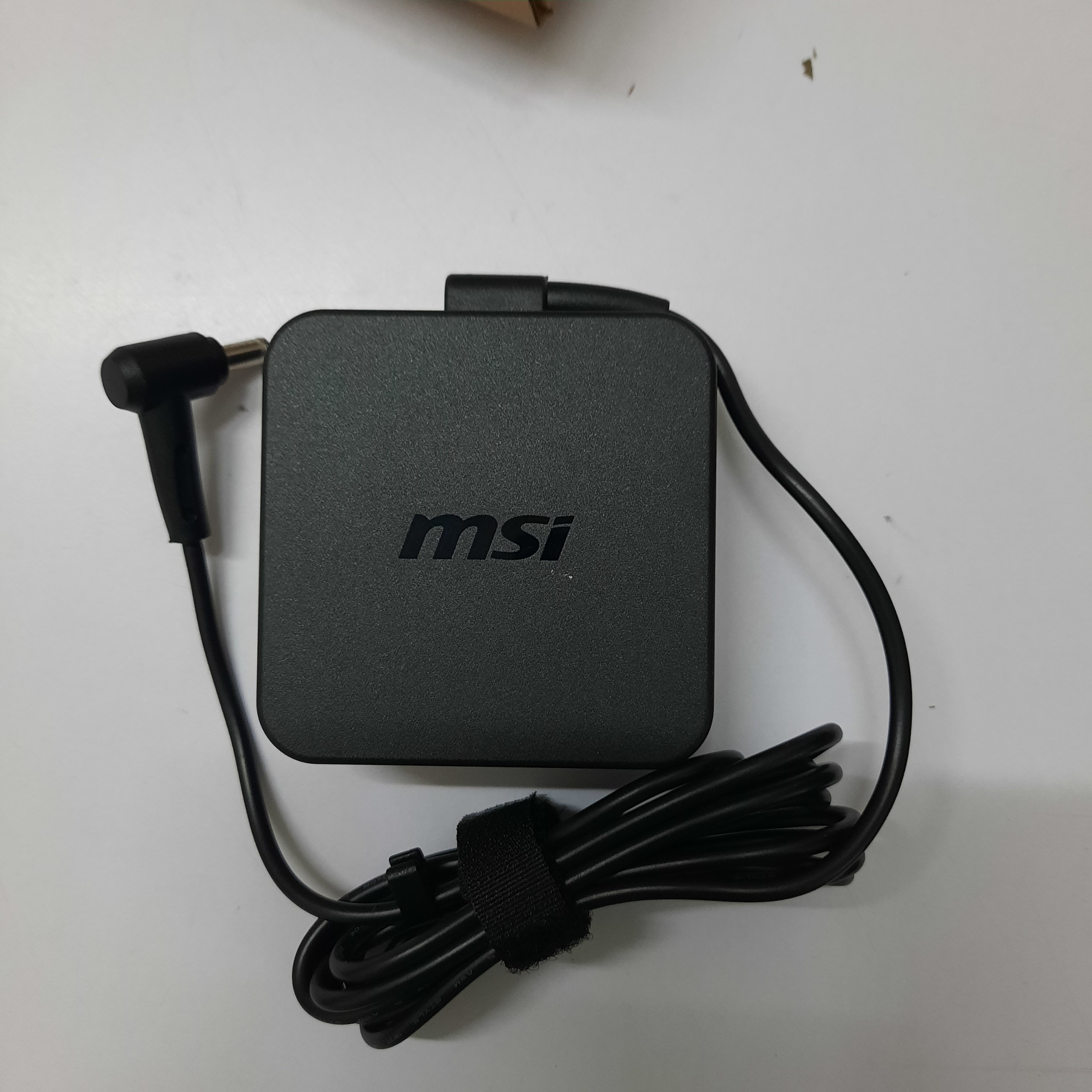 Sạc dành cho Laptop MSI Modern 15 A5M 15 A11MU hàng nhập khẩu