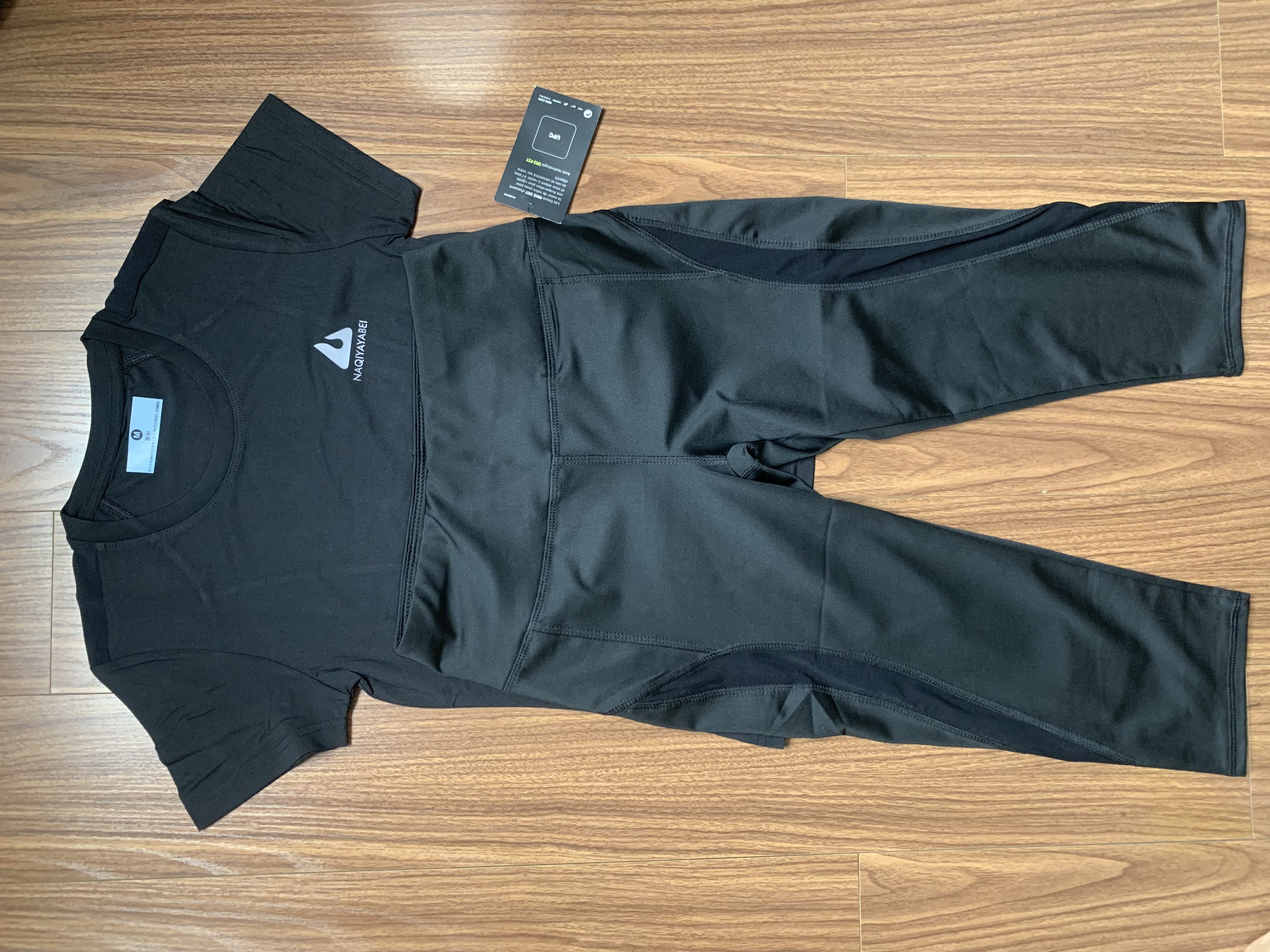 SET ĐỒ NỮ GỒM QUẦN LEGGING LỬNG VÀ ÁO THUN NỮ NGẮN TAY ĐA NĂNG