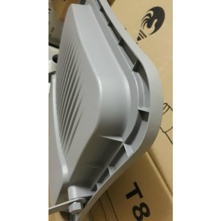 Đèn pha năng lượng mặt trời 100W NP10 chất lượng chính hãng 100% chiếu sáng ngoài trời, chiếu sáng sân vườn
