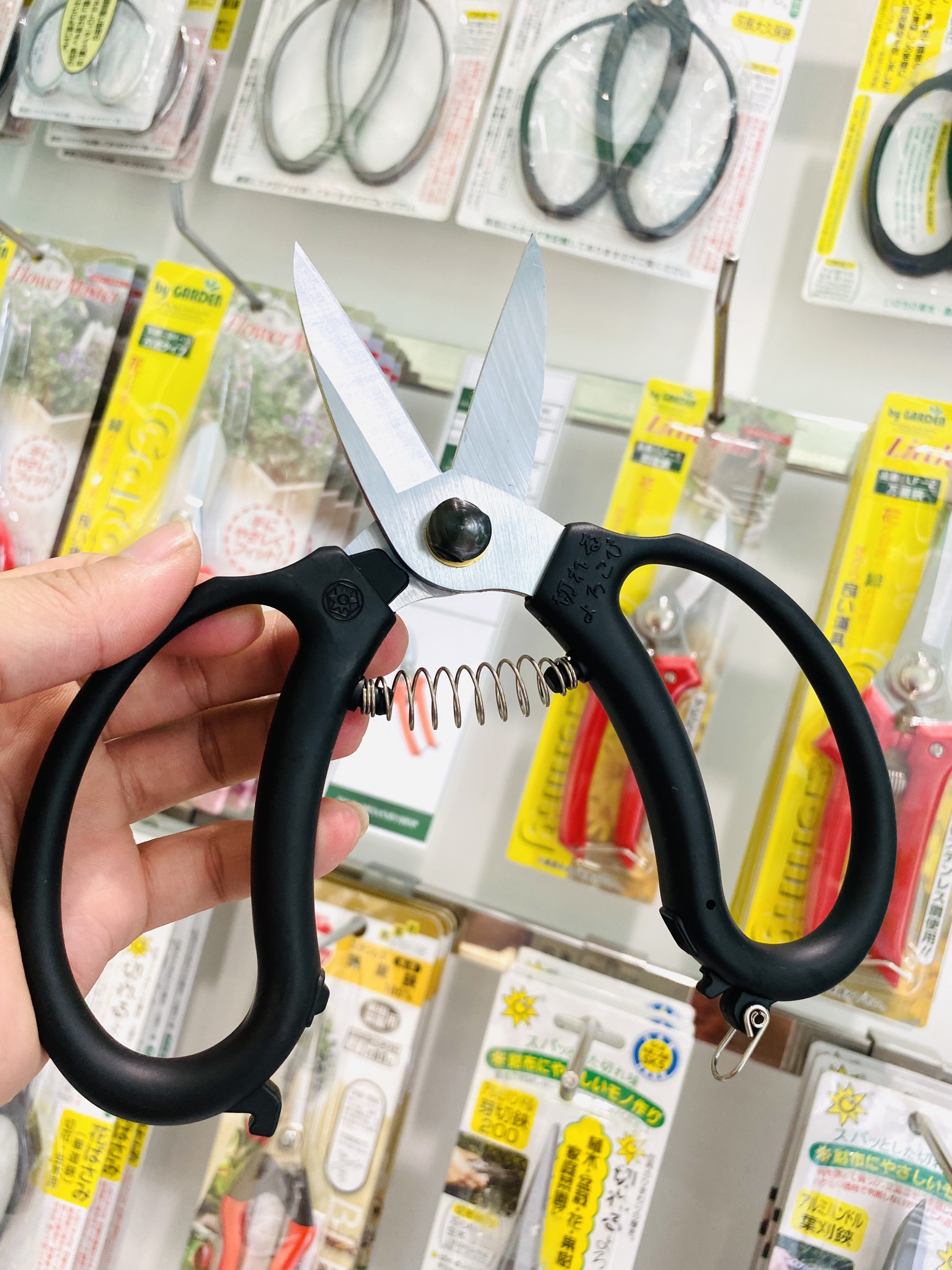 Kéo Cắt Hoa KIRERU YOROKOBI 180mm: Lưỡi Thép SK | Cán Thép bọc Su, Có Lò Xo Giảm Lực