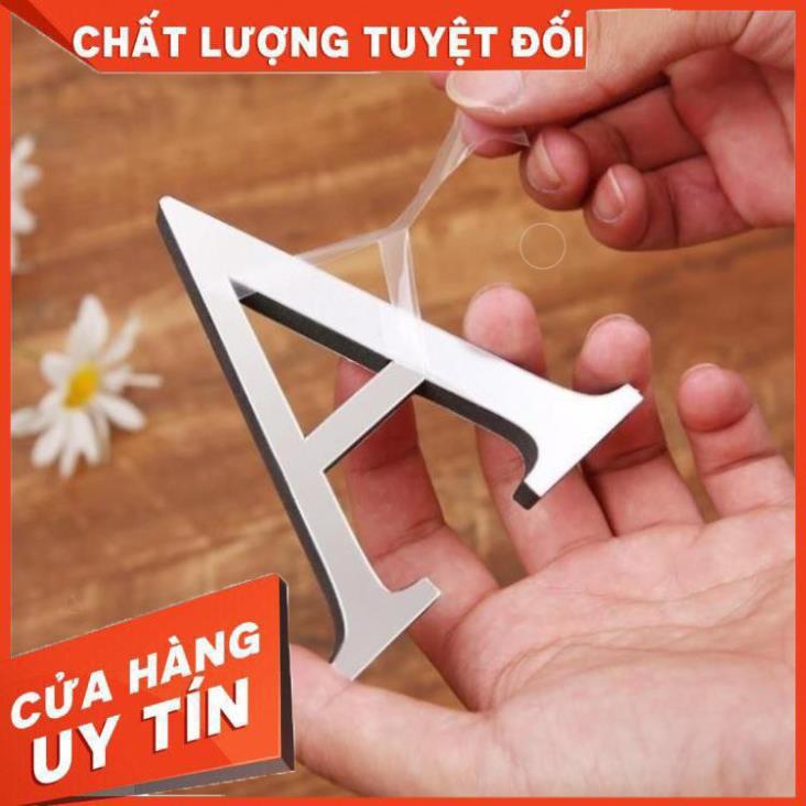 Chữ cái tráng gương độc đáo cho trang trí tường
