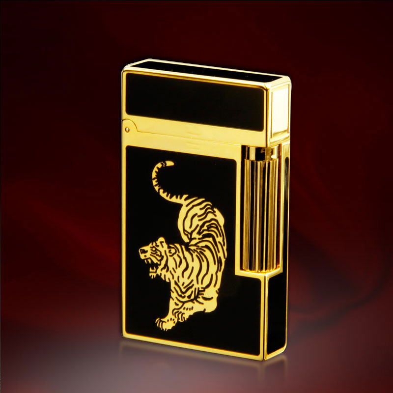 Hộp Quẹt Bật Lửa Gas Đá Sơn Mài Đen Khắc Hình Con Hổ Chúa Sơn Lâm Cao Cấp