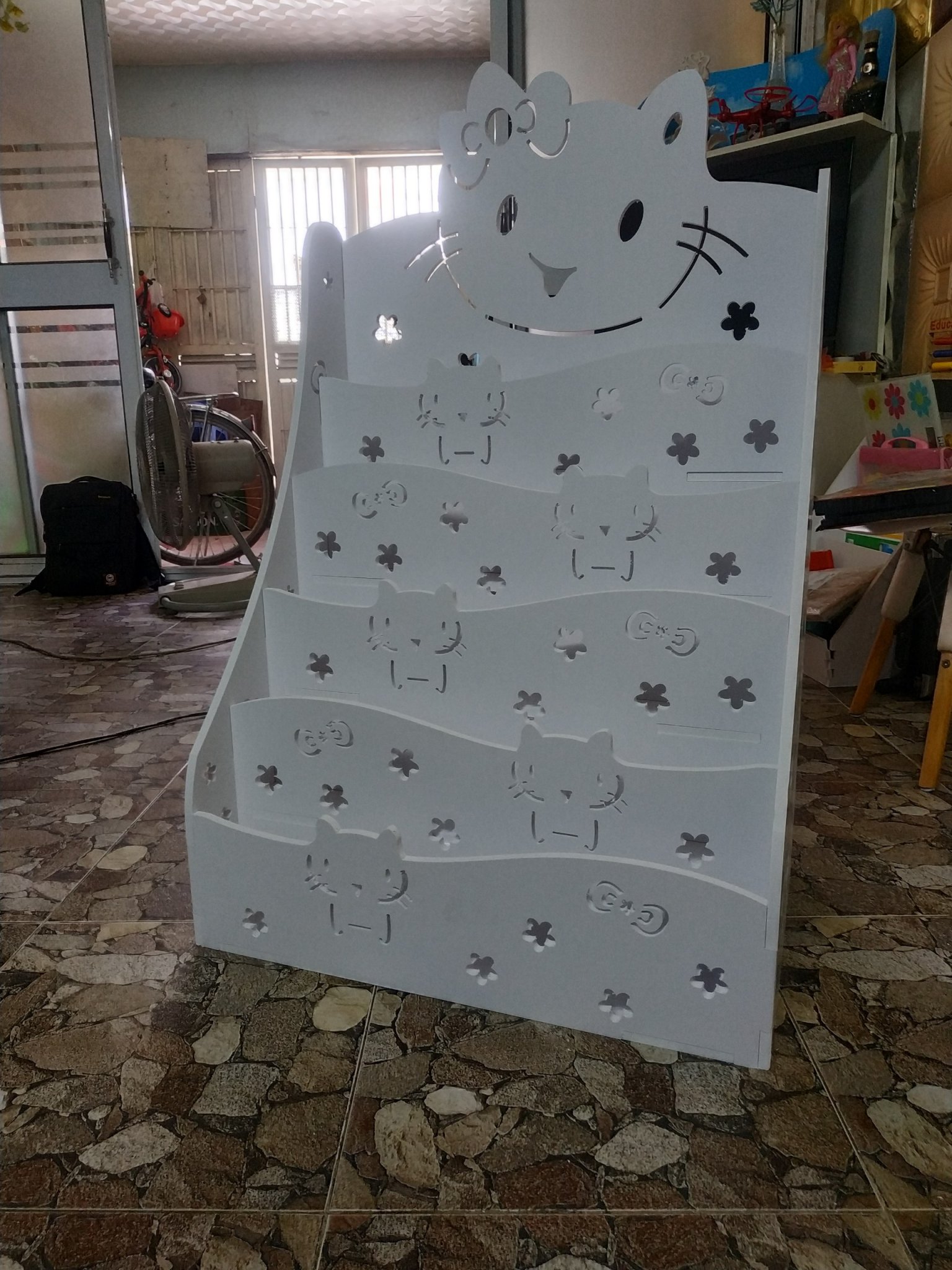 Kệ sách Kitty đựng đồ đa năng