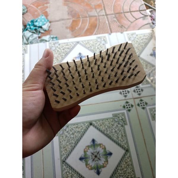 Bàn chải sắt