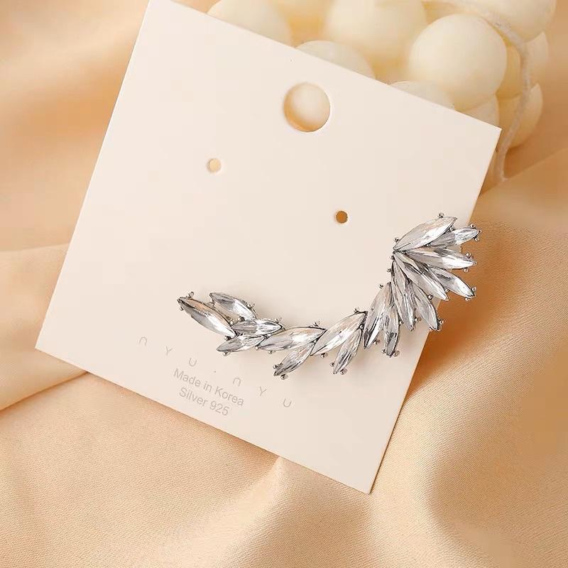 Khuyên tai đính đá một bên kiểu lạ - Arora boutique