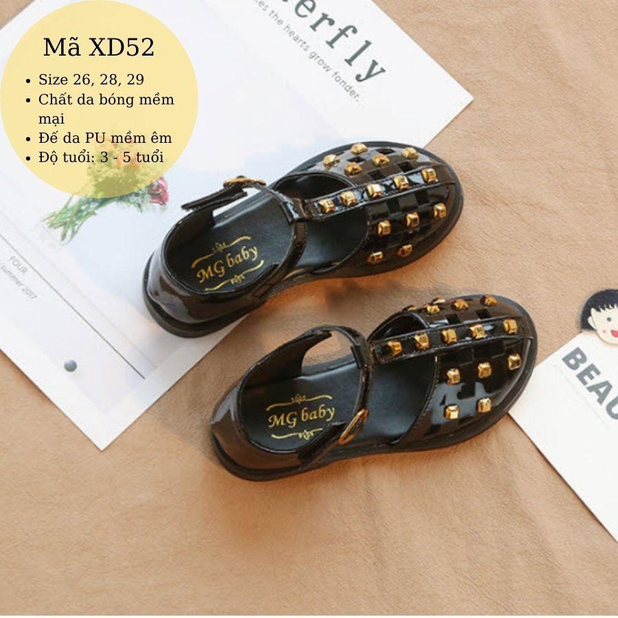 Giày sandal bé gái XD52 quai hậu bít mũi nạm đinh màu đen da bóng phong cách Hàn Quốc