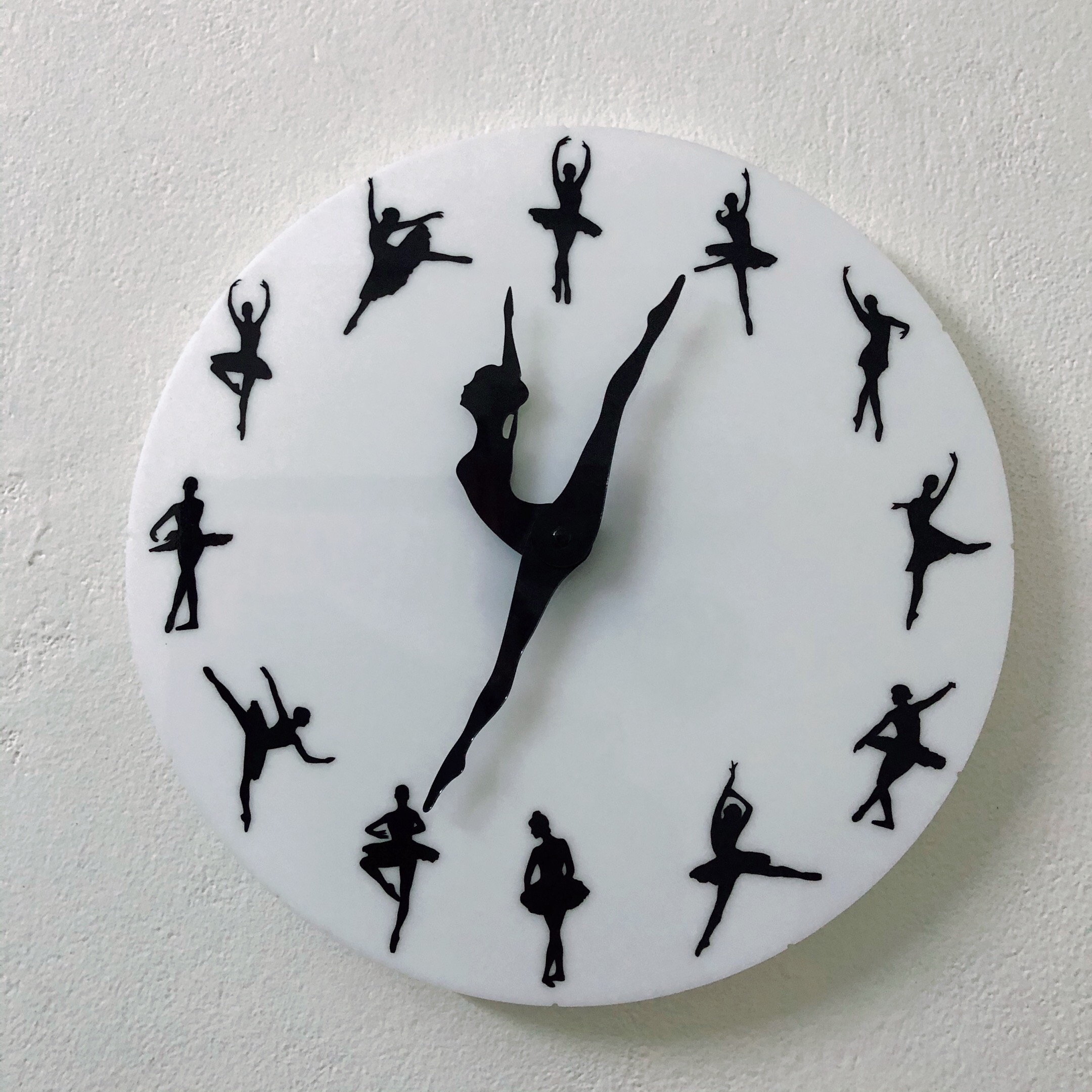 Đồng Hồ Treo Tường Độc Đáo Vui Vẻ Múa Ba Lê