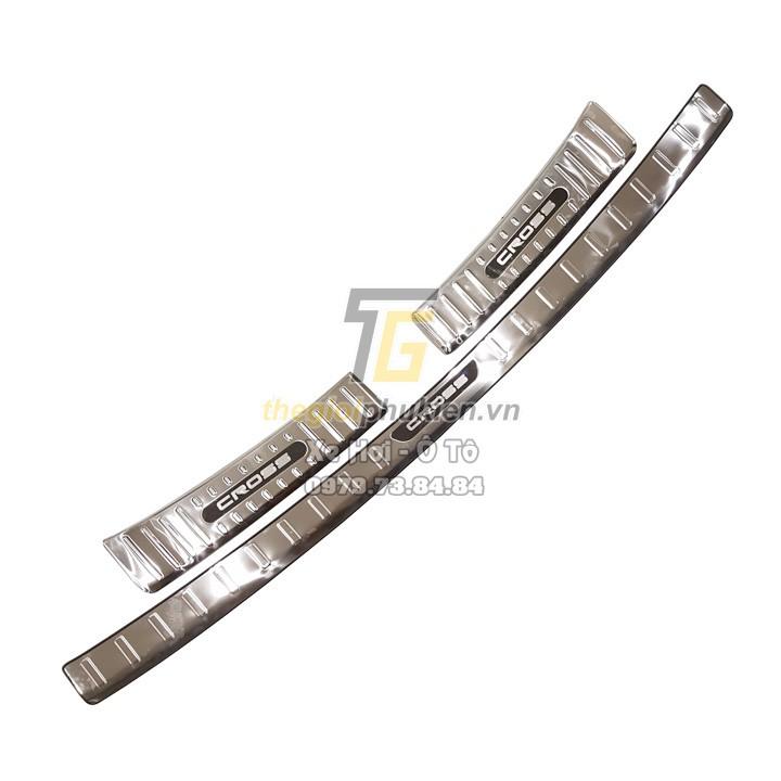 Bộ ốp chống trầy bậc cốp Toyota Corolla Cross 2020 – Mẫu INOX
