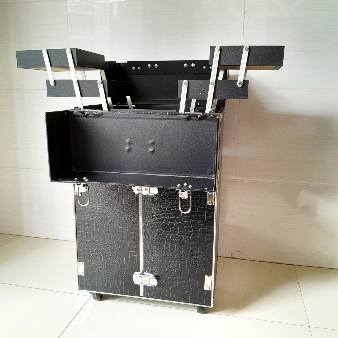 Hàng cao cấp loại 1 - Cốp vali kéo viền cạnh inox, nhiều ngăn đựng mỹ phẩm, dụng cụ phun xăm, nối mi, nail, máy hơ gel trang điểm chuyên nghiệp size 36x22x64 (cm)