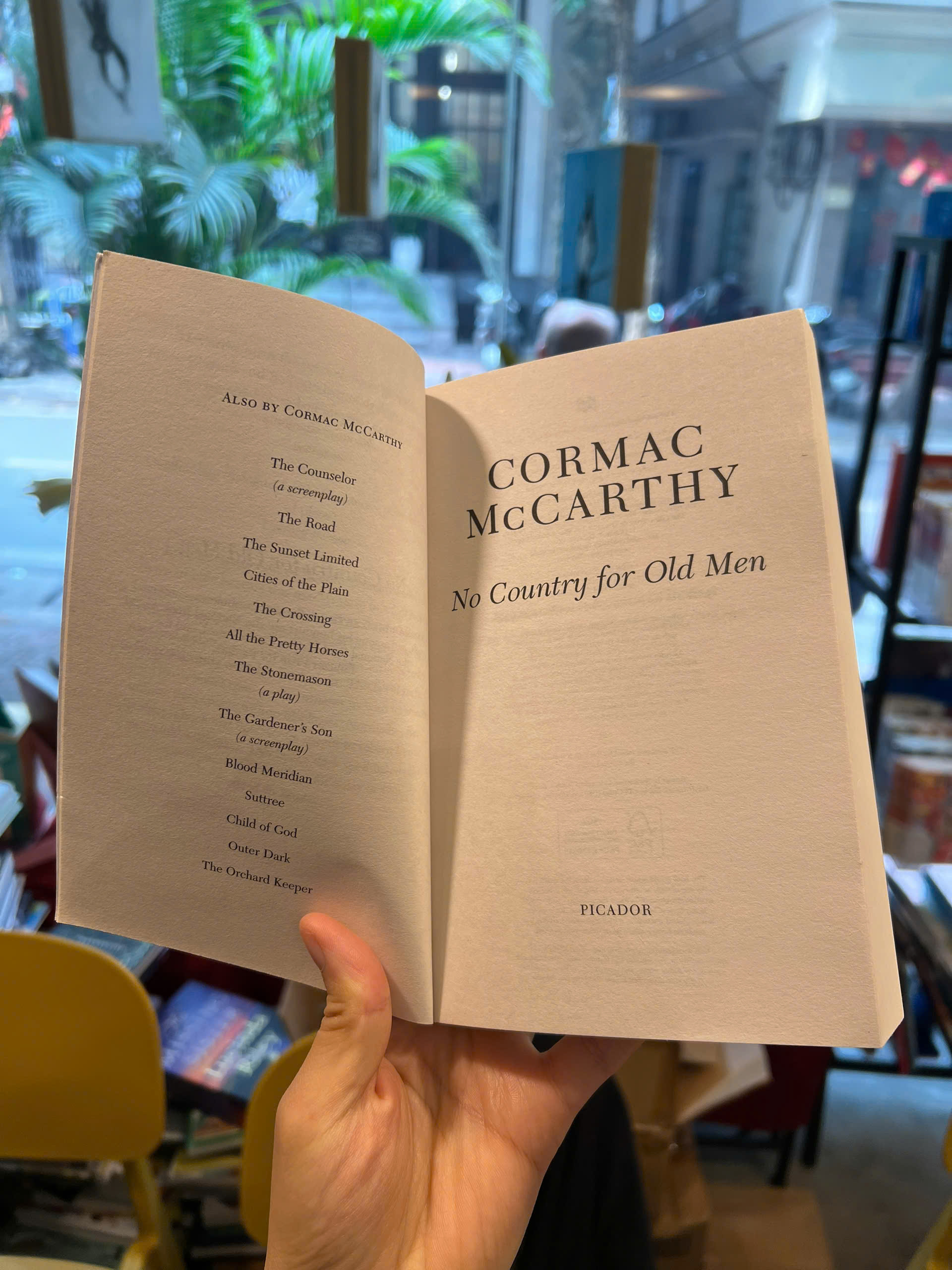 Sách - No Country For Old Men by Cormac McCarthy | Fiction / Thriller / Crime / Ngoại văn nhập khẩu