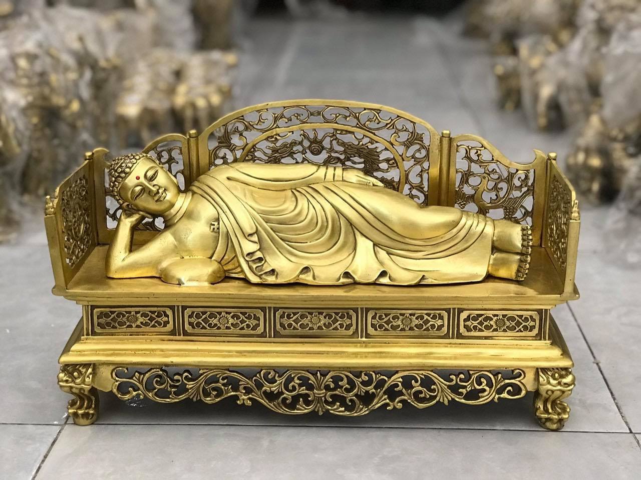 Phật nằm ngai bằng đồng