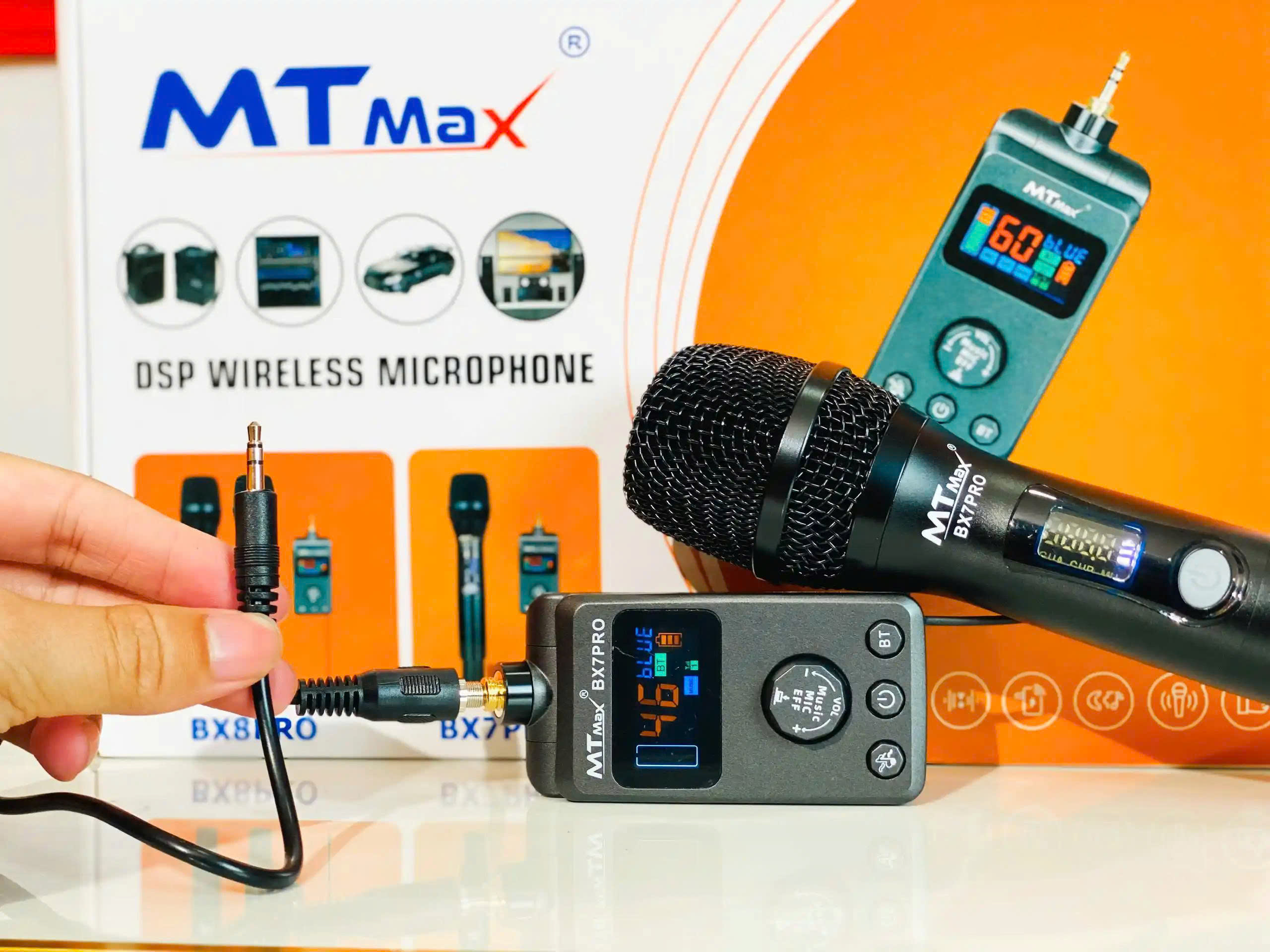 Micro Karaoke MTMAX BX7 Pro Không Dây Đa Năng - Chuyên Dụng Cho Loa Di Động, Xe Ôtô, Loa Kéo, Amply Kết Nối Tới 10M, Đầu Thu Tích Hợp Bluetooth Biến Loa, Amply Cũ Thành Thiết Bị Bluetooth Thông Minh. hàng nhập khẩu