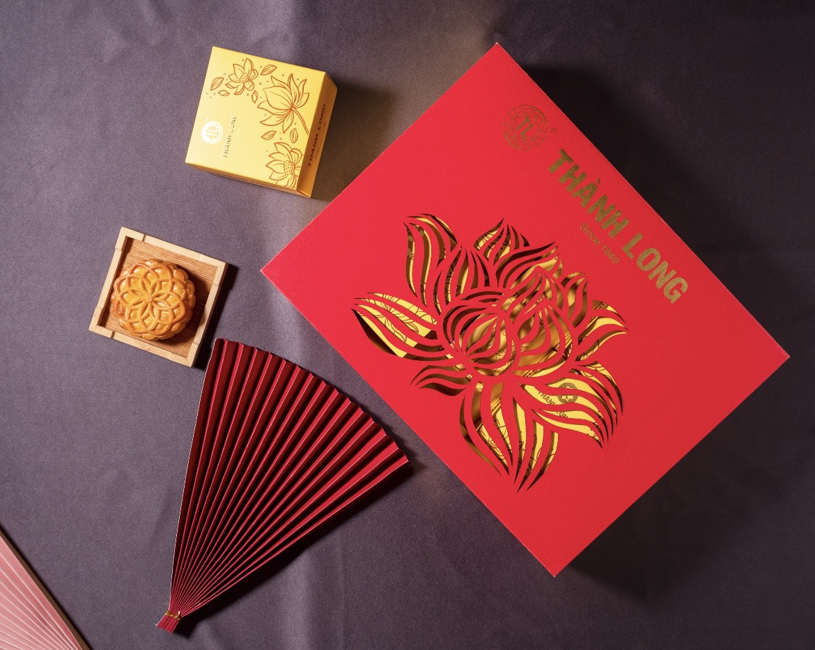 Bộ hộp Bánh trung thu 4 bánh 2 trứng 220g cao cấp tráng gương Long Hưng - Thành long - 880g - tặng 1 hộp trà - VIỆT NAM