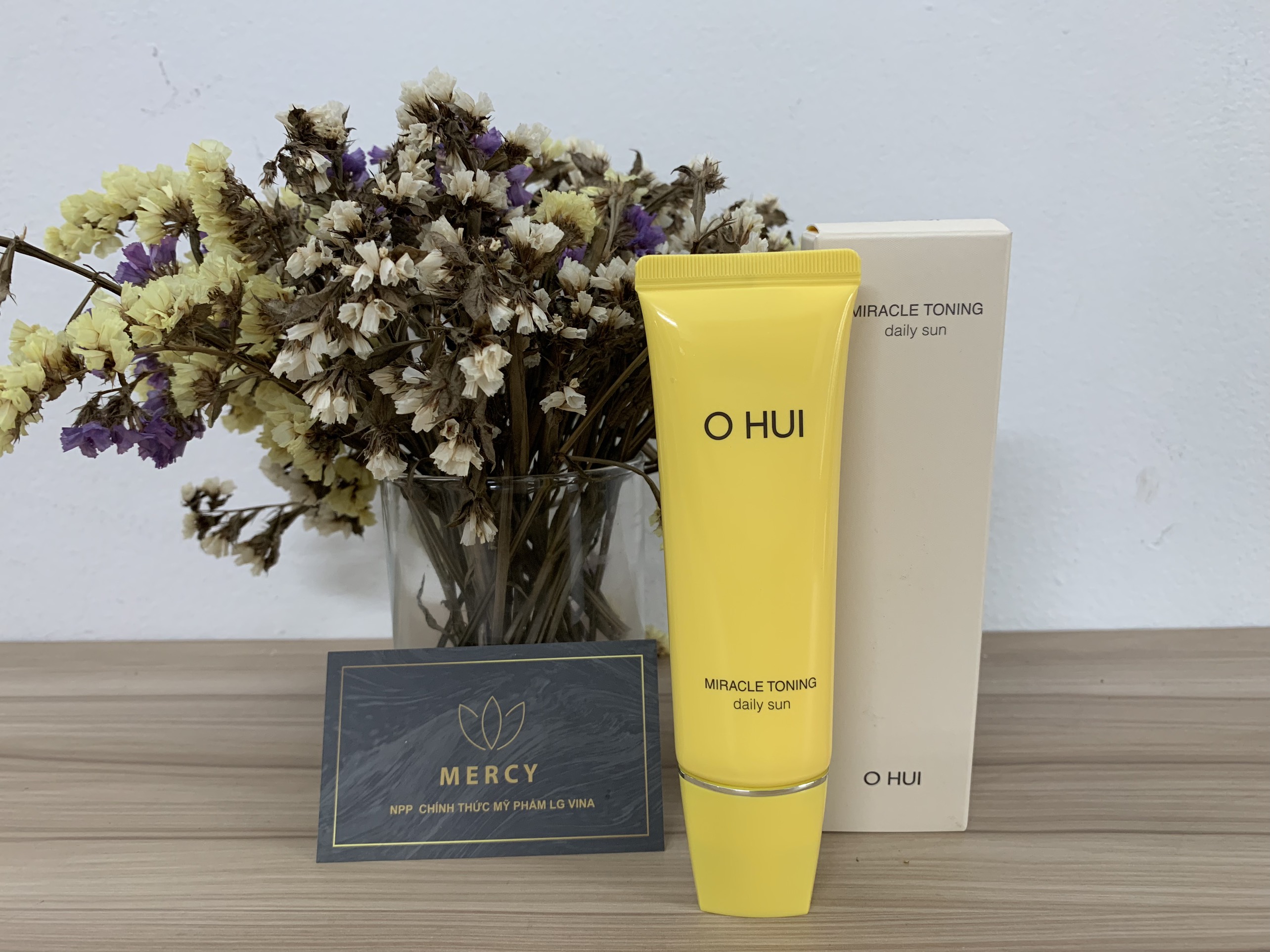 Hình ảnh Kem chống nắng cấp ẩm dưỡng da đa chức năng OHUI Miracle Toning Daily Sun SPF50+/PA+++ 50ML