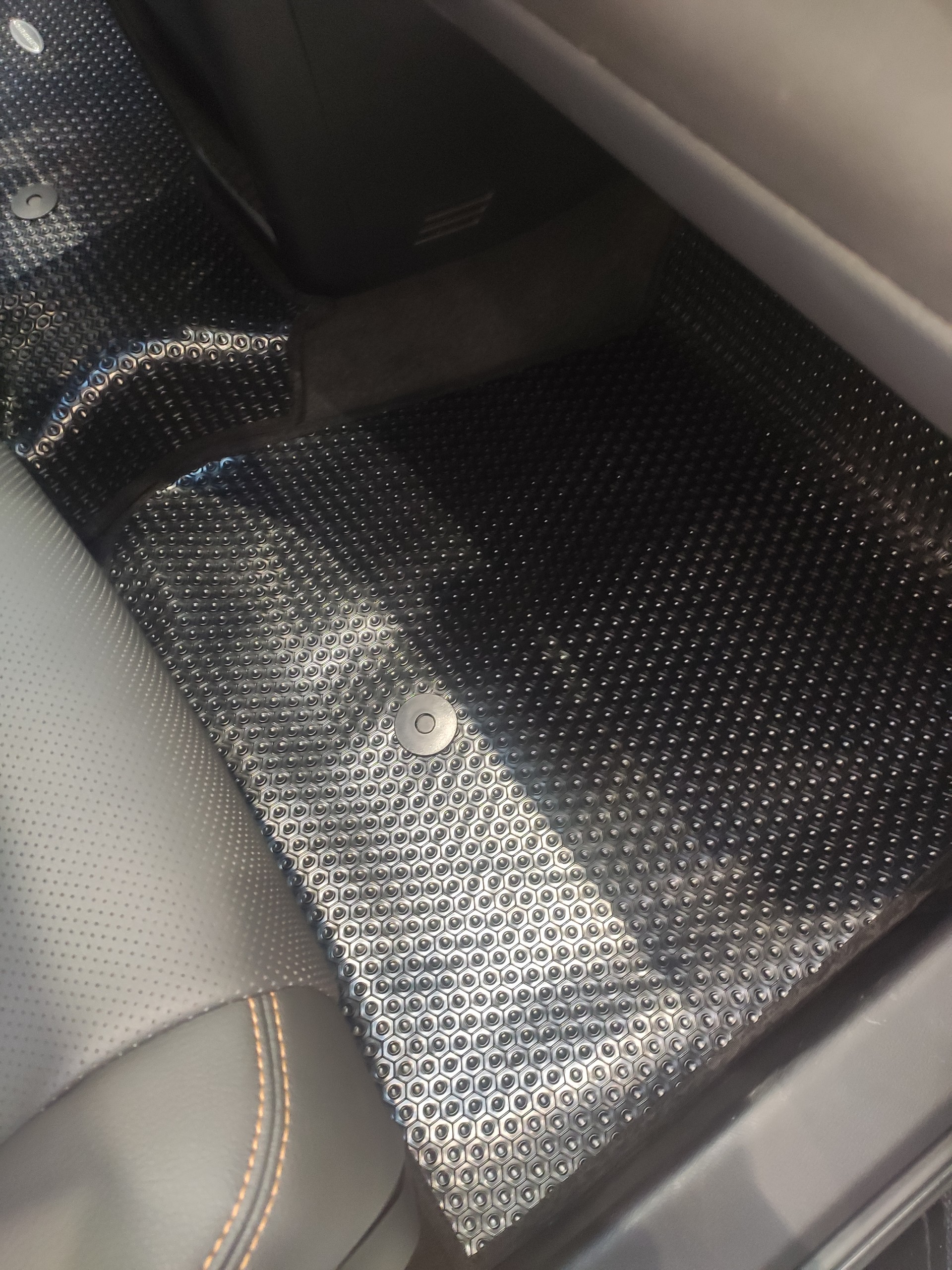 Thảm lót sàn KATA cho xe Vinfast VF6 ( 2023 - nay) - Hàng chính hãng không mùi, chống thấm, không ẩm mốc