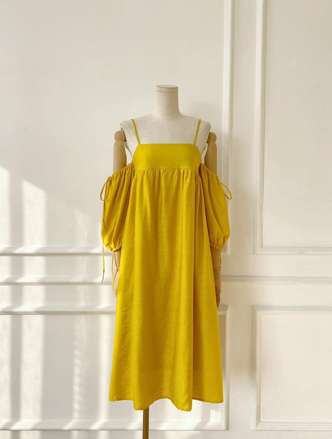 Đầm form suôn 2 dây rớt vai nữ tính, dịu dàng