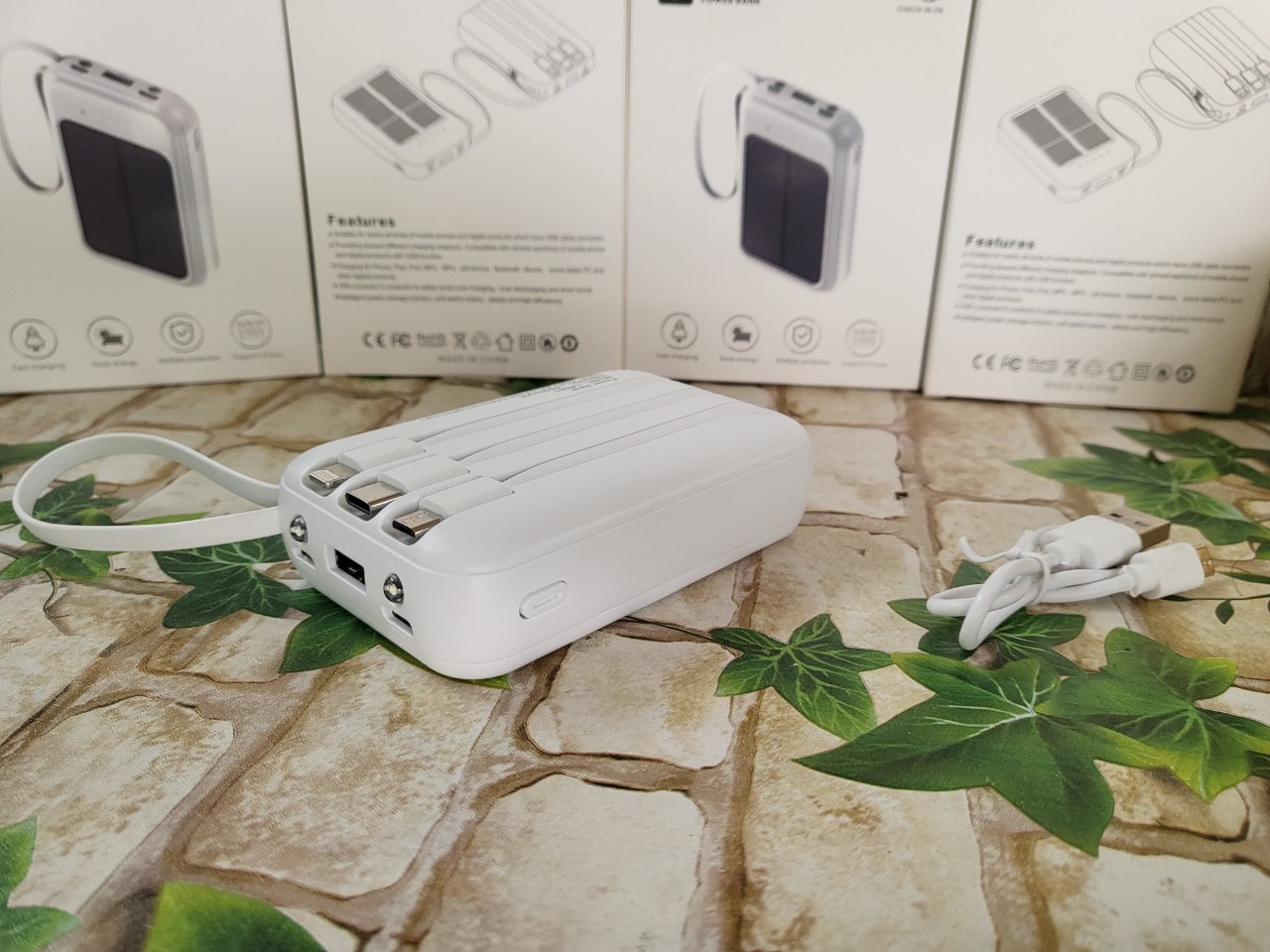 Pin Sạc Dự Phòng Năng Lượng Mặt Trời Dung Lượng 10000mAh Tích Hợp Cáp Sạc