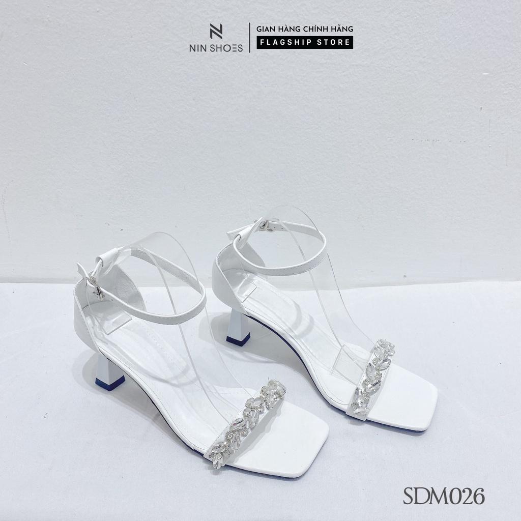 Giày Sandal nữ Ninshoes - Sandal đính đá bản to mũi vuông quai cài sau bit gót 6p