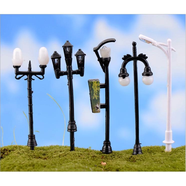 KHO-HN * Mô hình cột đèn lục giác có bóng LED 3V để trang trí nhà búp bê, tiểu cảnh