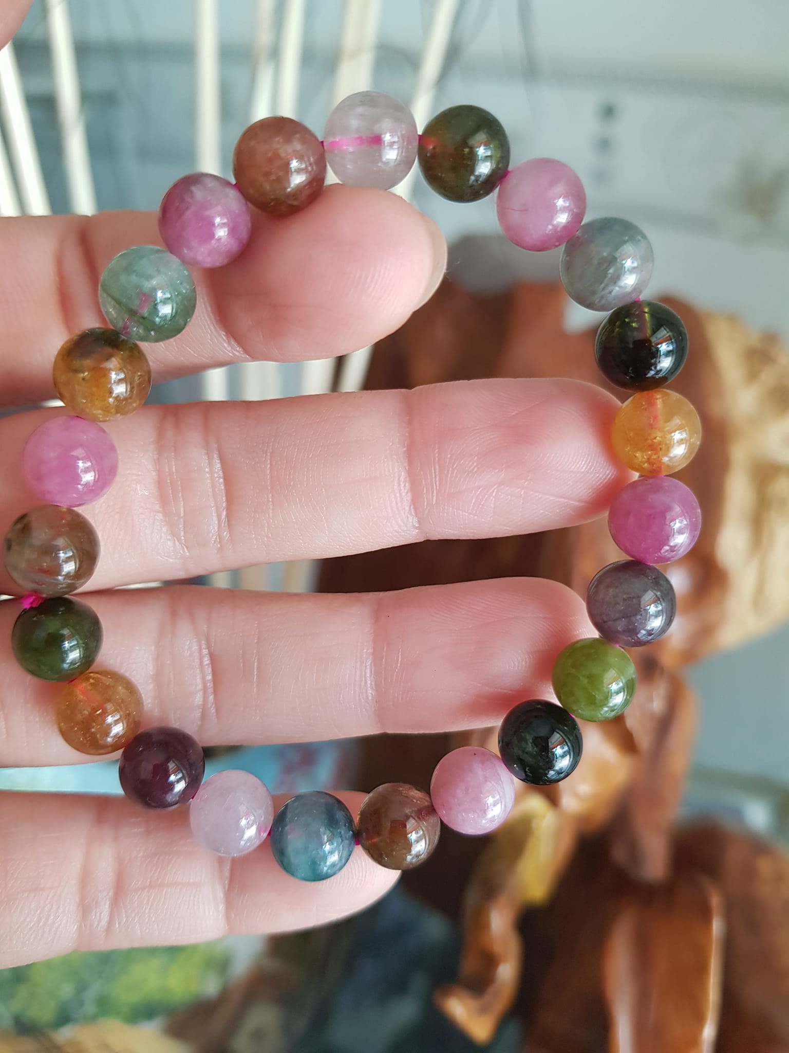Vòng tay phong thủy đá tourmaline tự nhiên size vòng 8ly bóng mượt đẹp Nữ đeo vòng tay đá tourmaline màu tươi trẻ bóng mượt đem đến sự may mắn, vui tươi, thịnh vượng tài lộc ạ