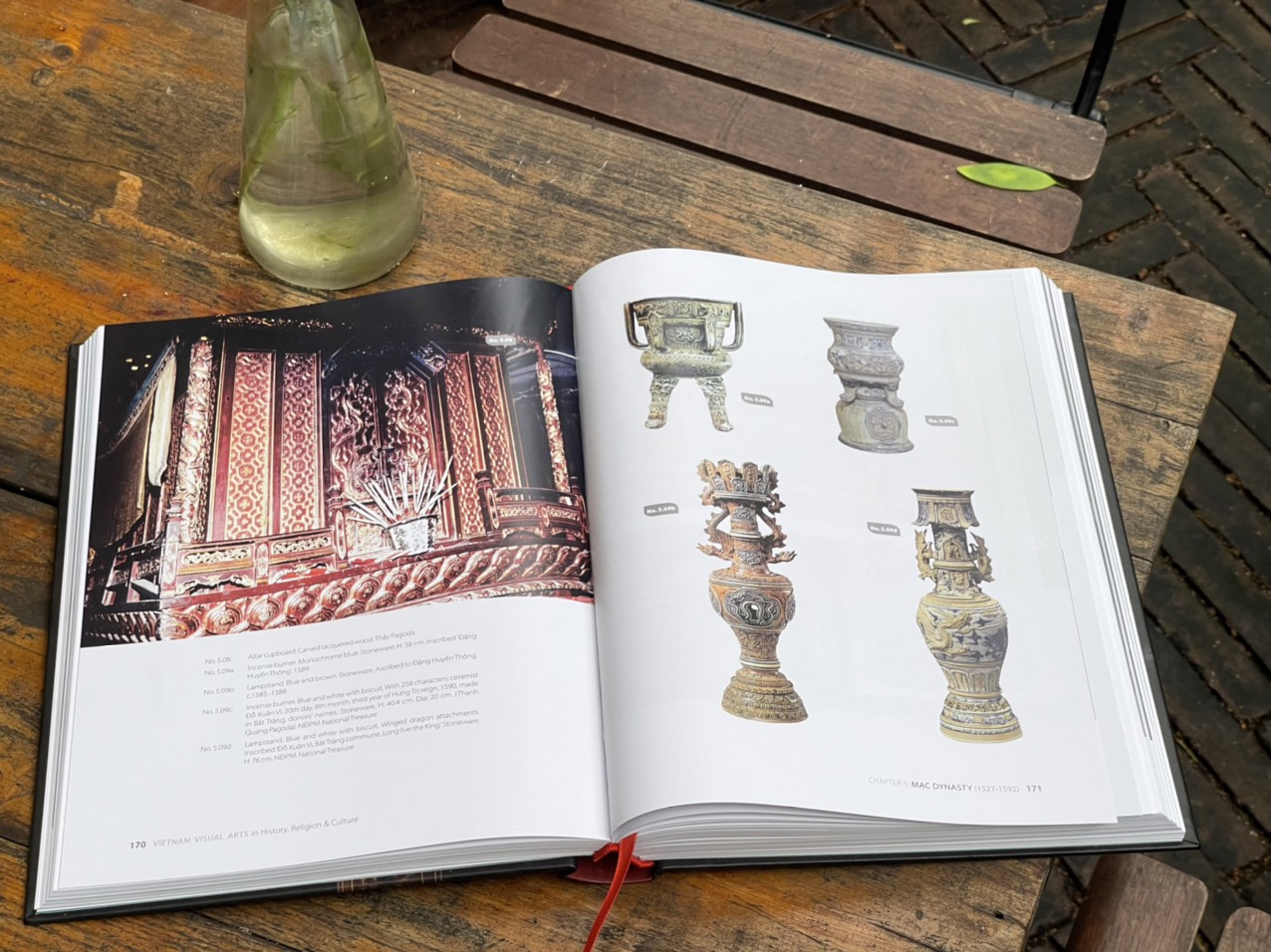 VIETNAM VISUAL ARTS IN HISTORY, RELIGION & CULTURE - Kerry Nguyễn-Long - NXB Thế Giới