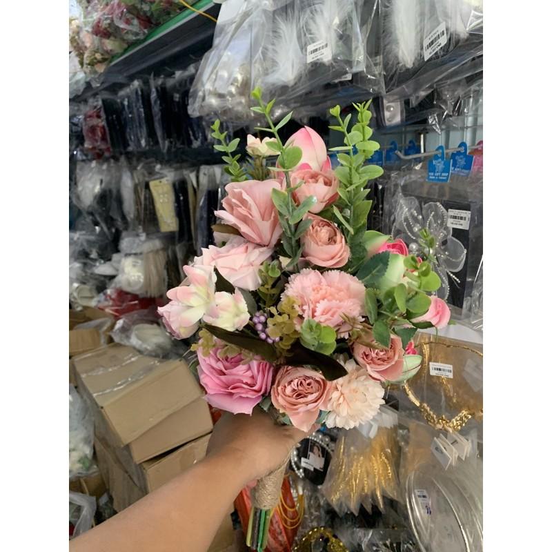 Hoa cưới cầm tay cô dâu dạng bó đai hoa trắng kem chát liệu hoa vải mẫu hoa 3/2021 GiangPKC
