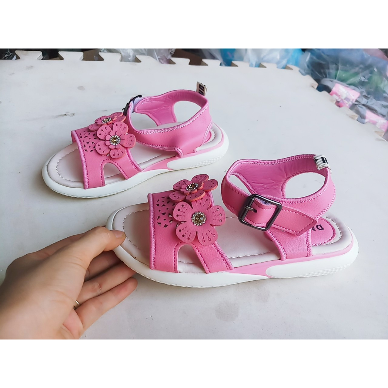 Dép sandal bé gái siêu xinh hình 2 bông hoa